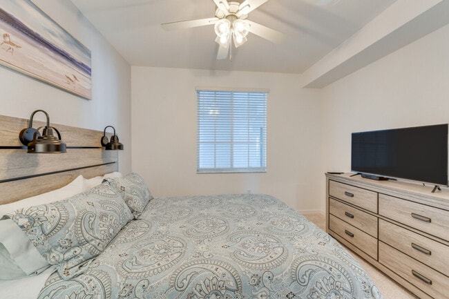 Building Photo - 12320 Wellen Golf St