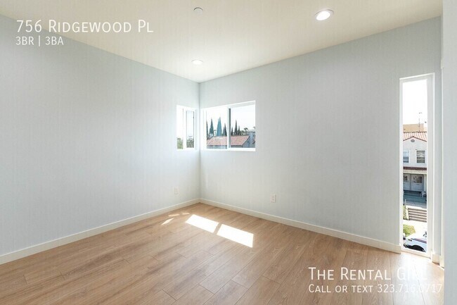 Building Photo - 756 N Ridgewood Pl