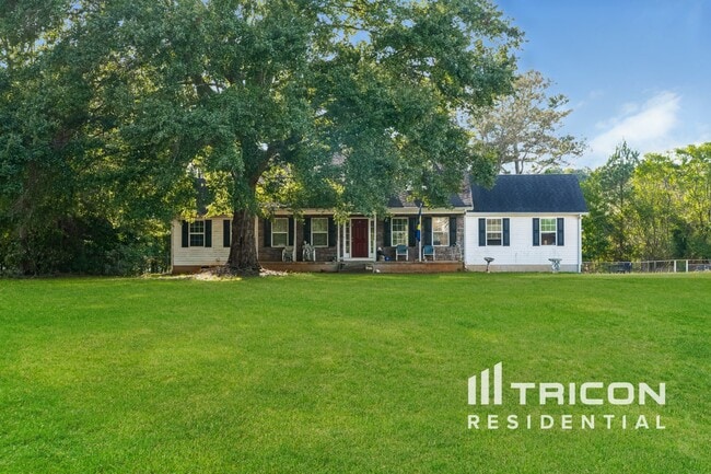 Building Photo - 202 Larson Ln