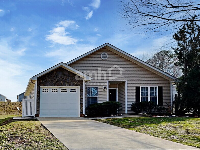 Primary Photo - 105 Exeter Ct