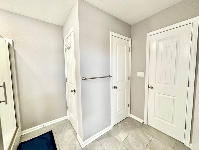 Building Photo - Gorgeous Open Concept 4 Bedroom Home in Portsmouth!