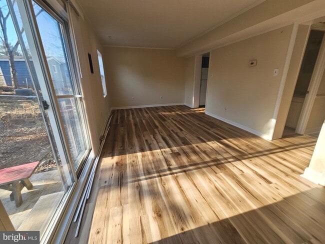 Building Photo - 1819 Picadilly Circus