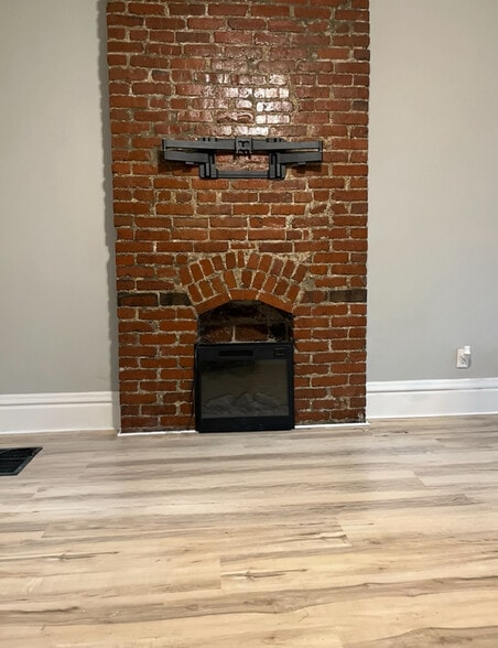 Building Photo - 666 S 22nd St