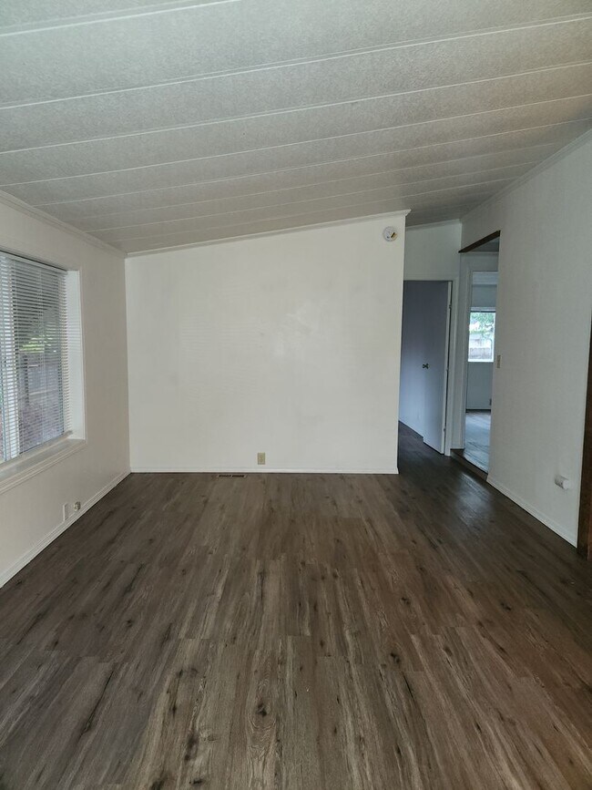 Building Photo - 2-bedroom 1 bath House