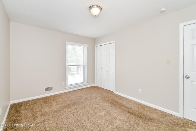 Building Photo - 1042 Cristland Rd