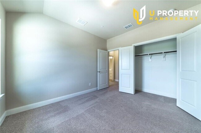 Building Photo - Luxary & Energy Saving TownHome,