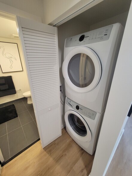 Building Photo - 858 E 27th St