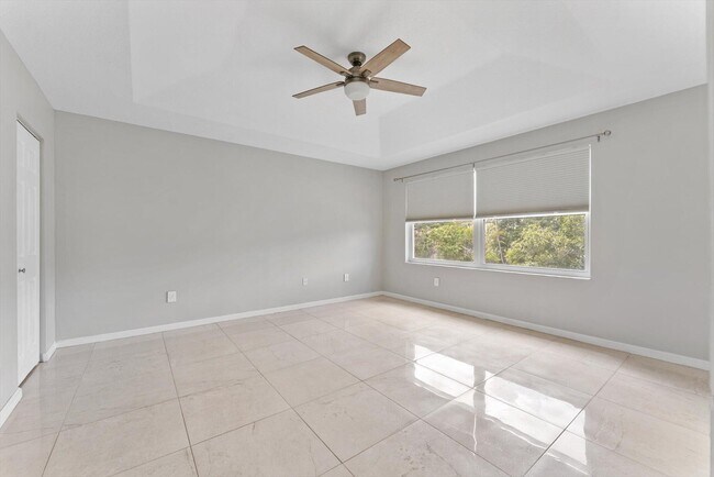 Building Photo - 9825 Scribner Ln