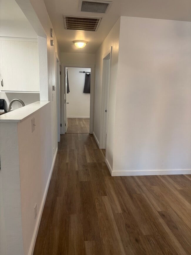 Building Photo - 1166 West Ct