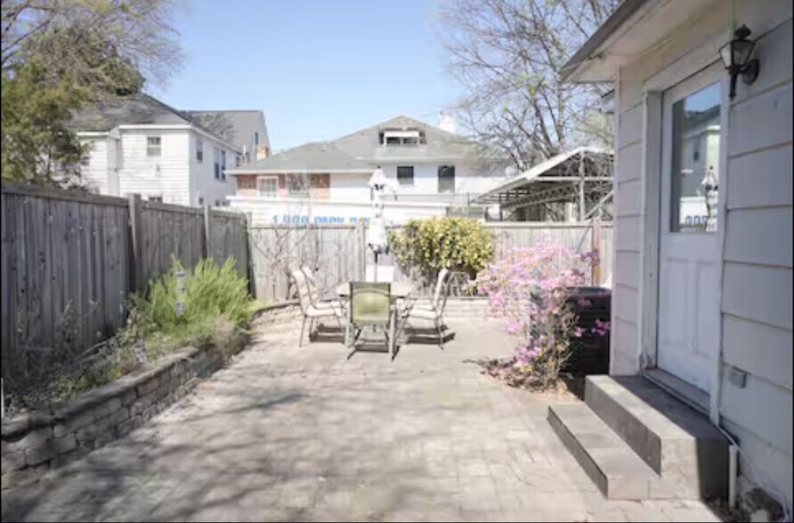 Back Patio - 405 Morson St