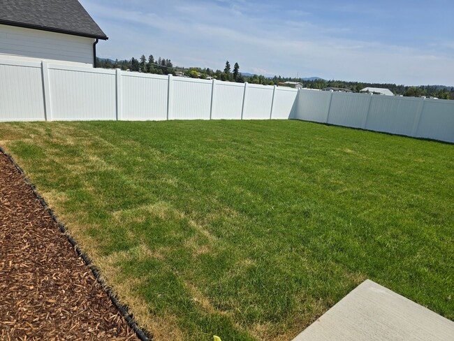 Building Photo - 5190 E Dorado Ave