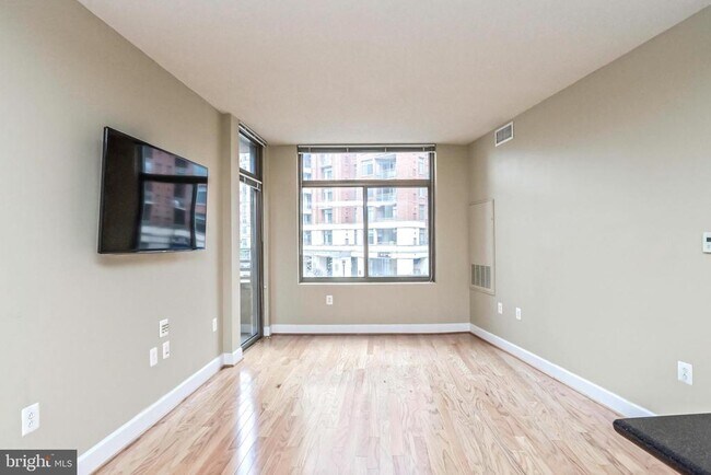 Building Photo - 3600 S Glebe Rd