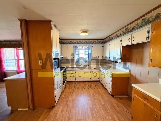 Building Photo - 4 bedroom, 3 bath country home