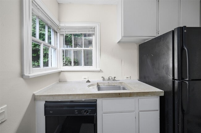 Building Photo - 1955 Lexington St