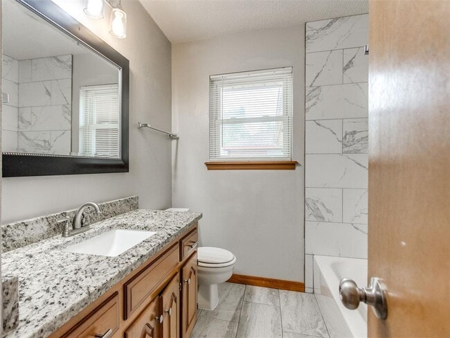 Building Photo - 1639 Westbrooke Terrace