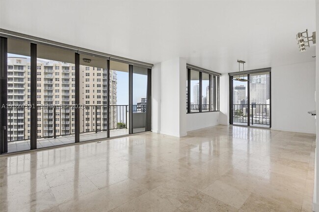 Building Photo - 520 Brickell Key Dr