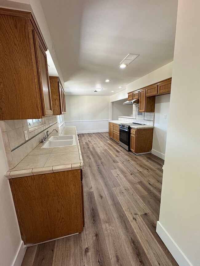 Building Photo - 2025 N Waukena Way
