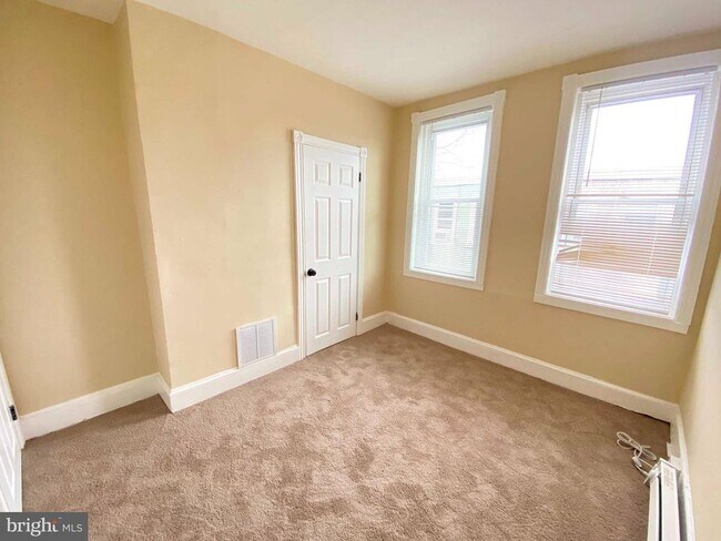 Building Photo - 3543 Stouton St