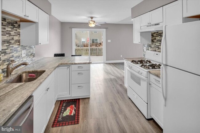 Building Photo - 2299 Memorial Ct