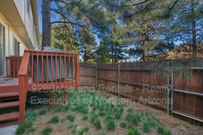 Building Photo - 6428 N Conrad Ln