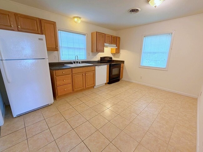 Building Photo - 9625 Shiloh Dr