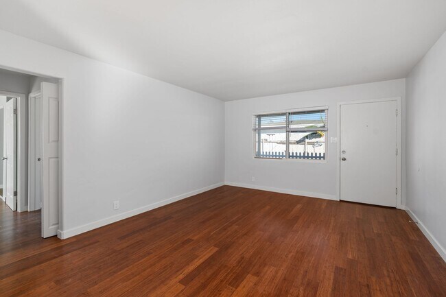Building Photo - 306-308 Elm Ave
