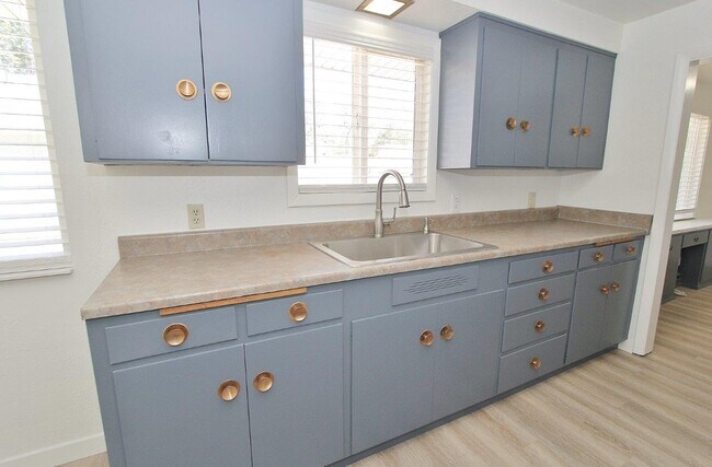 Building Photo - 1407 Ellis Ave
