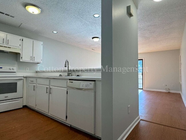 Building Photo - 1731 S 41st St