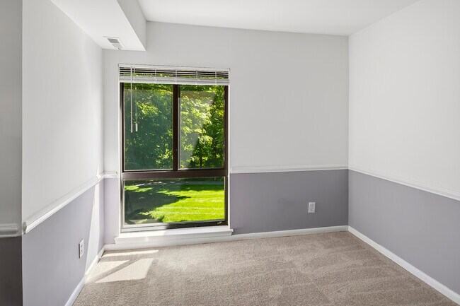 Building Photo - 5923 Tamar Dr