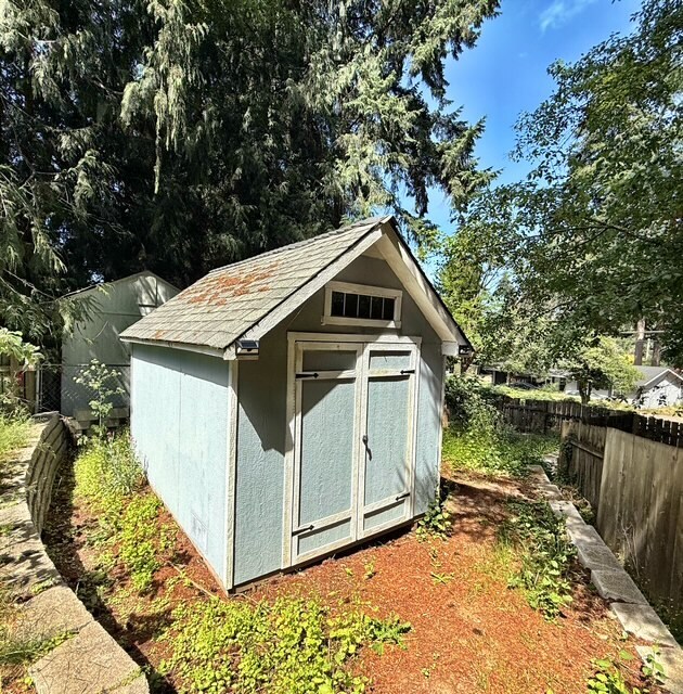 Building Photo - 716 Parkway Ct NE