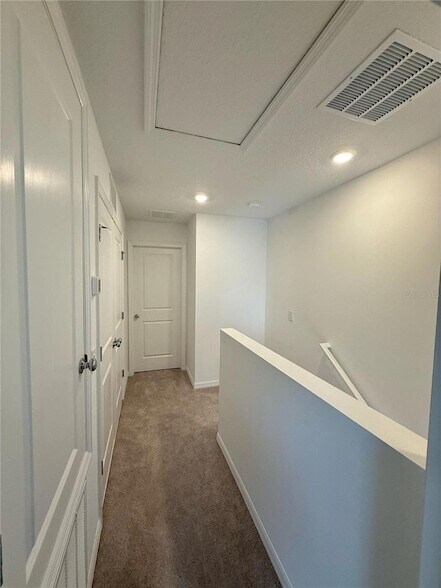 Building Photo - 3082 Skyline Lp