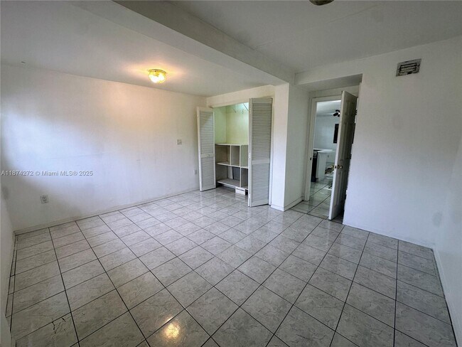 Building Photo - 1321 SW 14th Ave