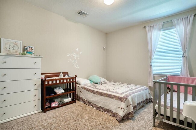 Building Photo - 413 Alsatian Ln