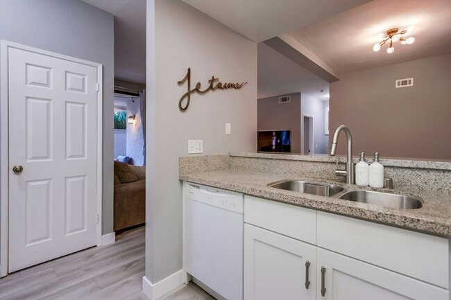Building Photo - 2226 River Run Dr