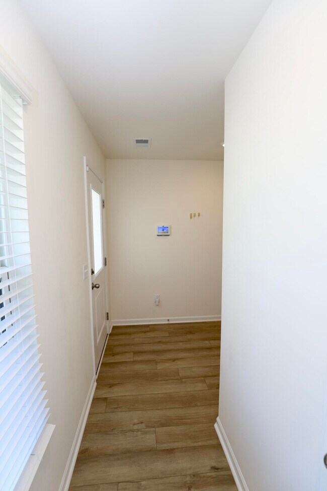 Building Photo - 1718 Canopy Dr