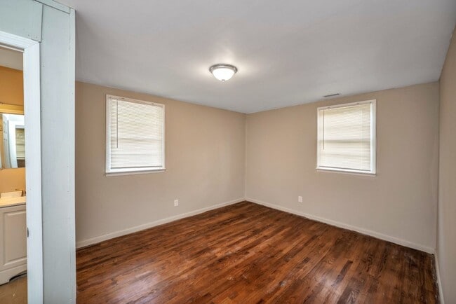 Building Photo - Don’t Miss This Beautifully Renovated Home...