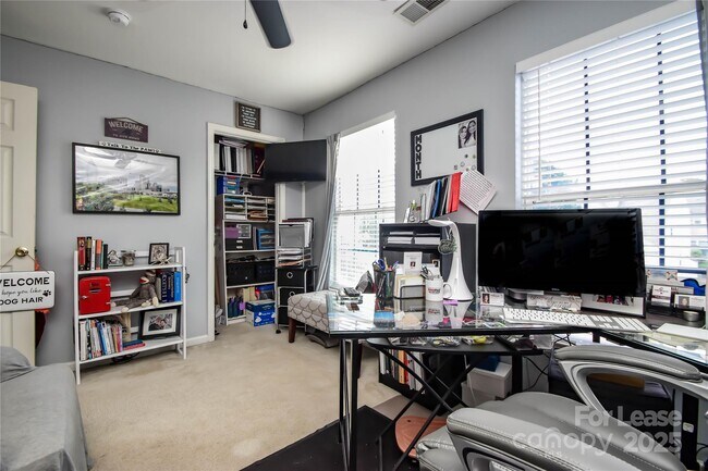 Building Photo - 2121 Kaybird Ln