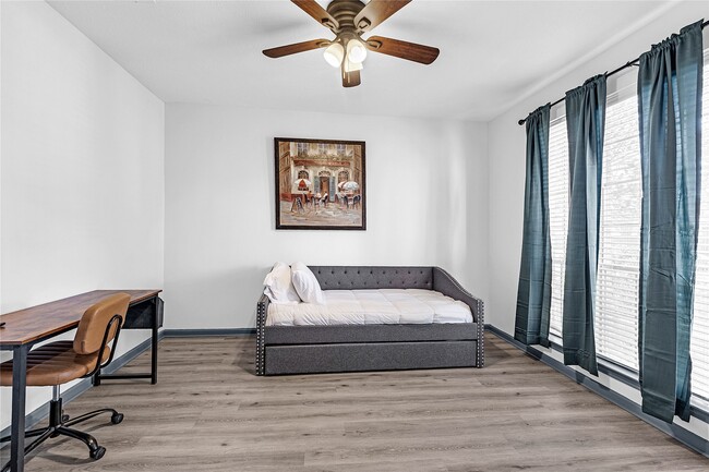 Building Photo - 6818 Catarina Cir