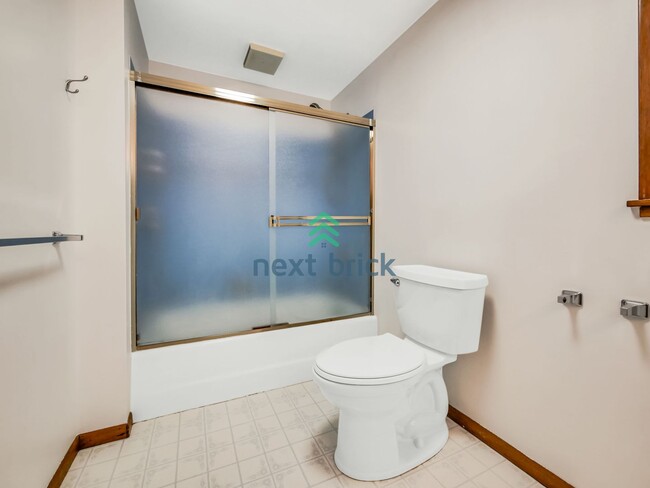 Building Photo - 4 Bed 2.5 Bath Single-Family House at the ...