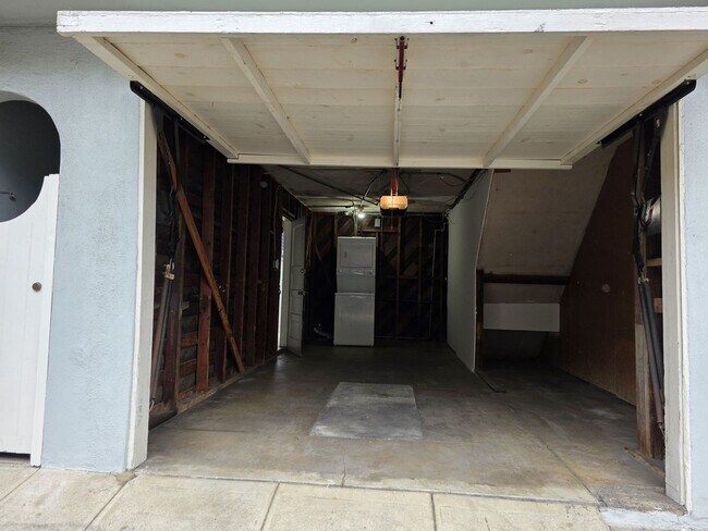 Building Photo - 124-128 Breeze Ave.-126