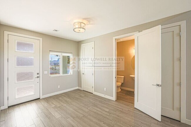 Building Photo - Amazing Rental in Lower Arcadia available ...