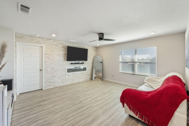 Building Photo - 4735 Airmen Dr