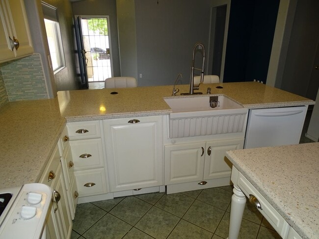 Building Photo - 3 Bedroom Single Story Northwest Vegas Home