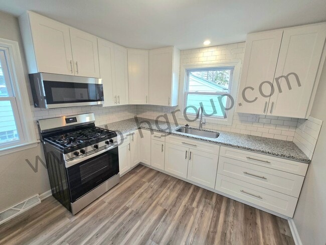 Building Photo - Newly Updated!