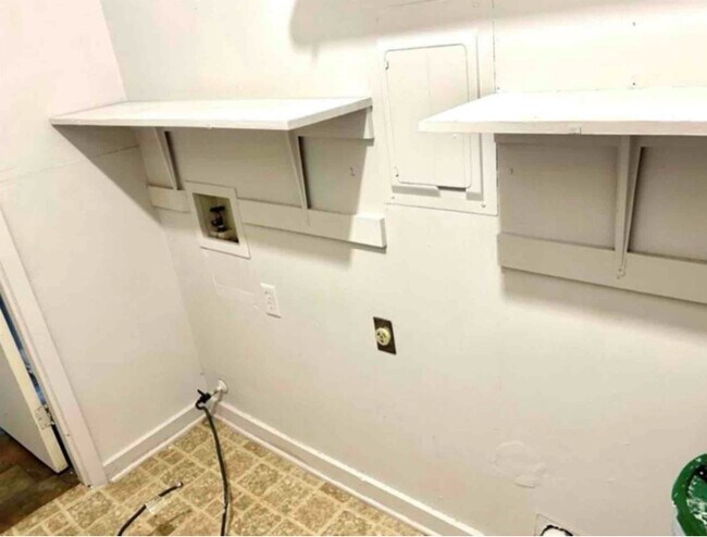 Building Photo - 2315 Loreco St