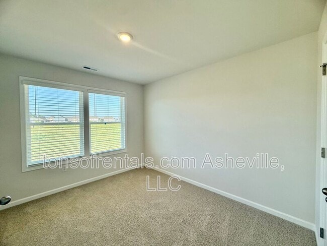 Building Photo - 216 Vly Breeze Rd