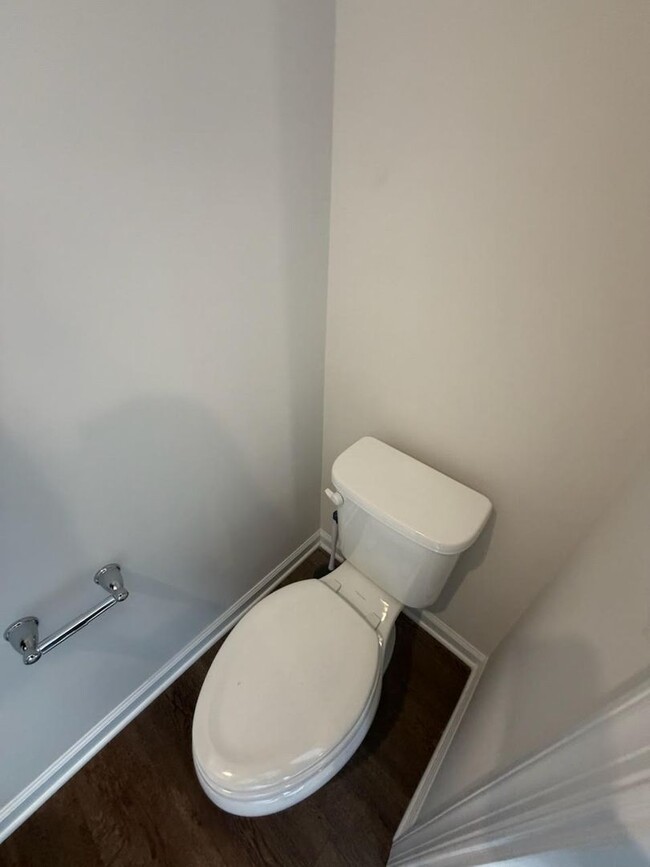 Building Photo - 3 bedroom home with 1 car garage available now!