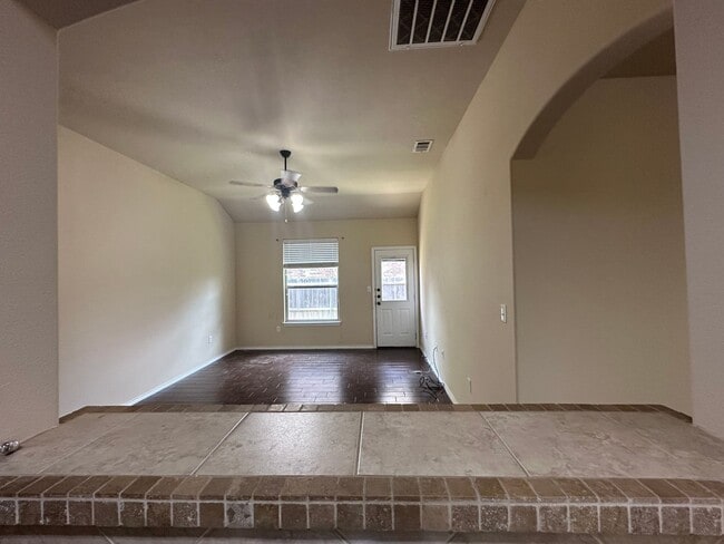 Building Photo - 304 Rosalie Dr