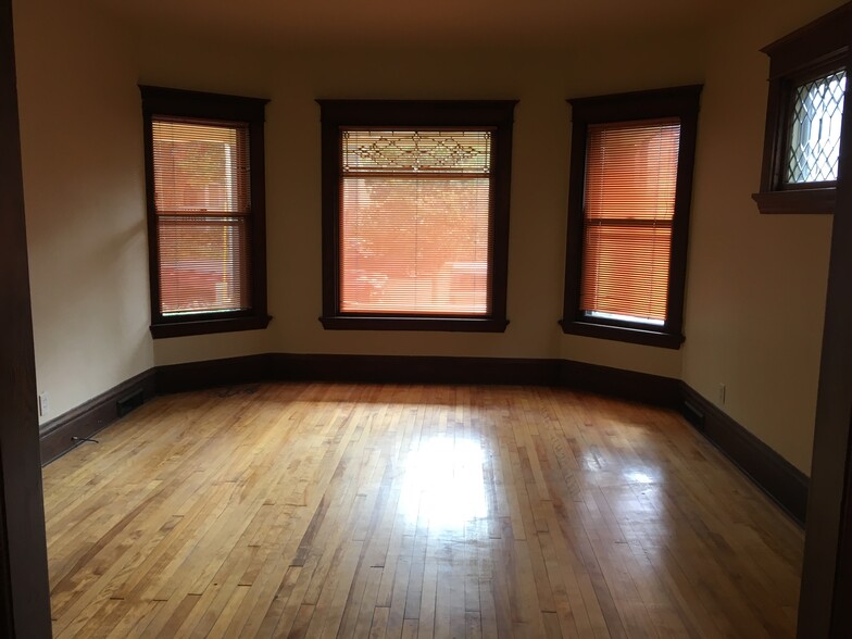 Living room - 832 Jenifer St