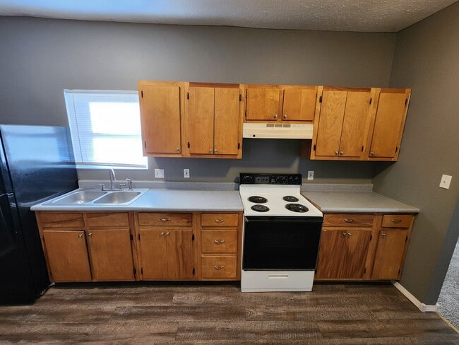 Building Photo - Spacious 1-Bedroom, 1-Bathroom HOUSE AVAILABLE NOW!!